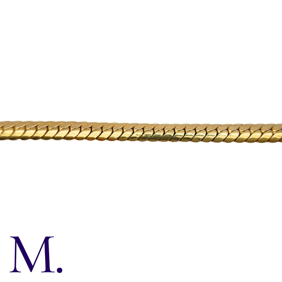 A Gold Collar in 18K yellow gold, set with cabochon red stone highlights. Size: 43cm Weight: 34.3g - Image 4 of 4