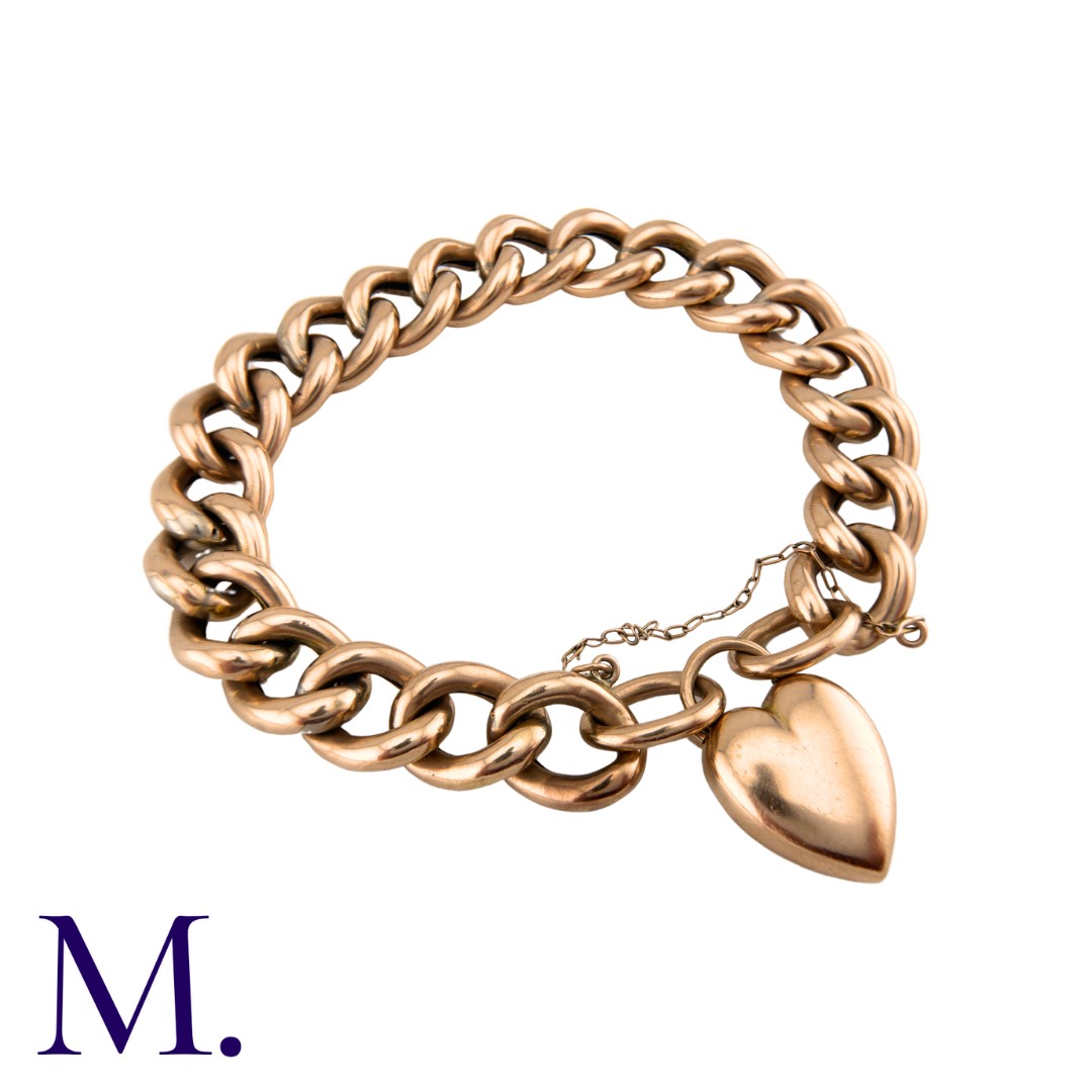 A Gold Curb Bracelet in 9K yellow gold, secured with a heart-shaped padlock clasp. Size: 20cm - Image 3 of 4