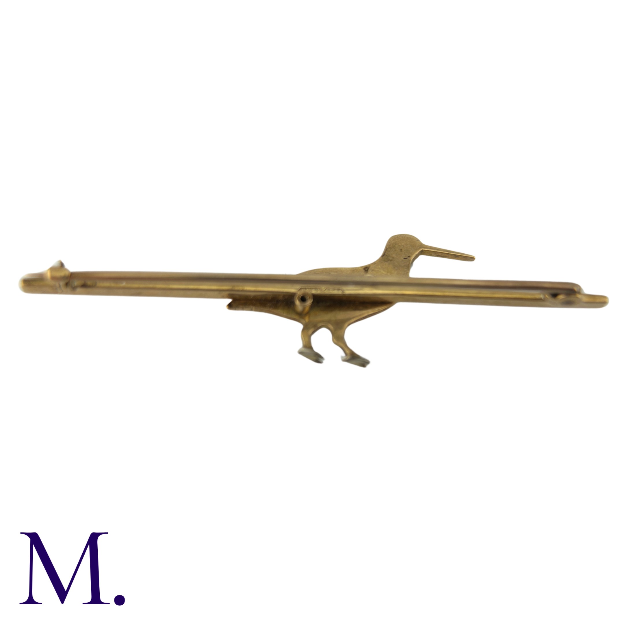 An Enamel Bird Stick Pin in 15k yellow gold, comprising a three colour gold bird on a bar, with - Bild 2 aus 2