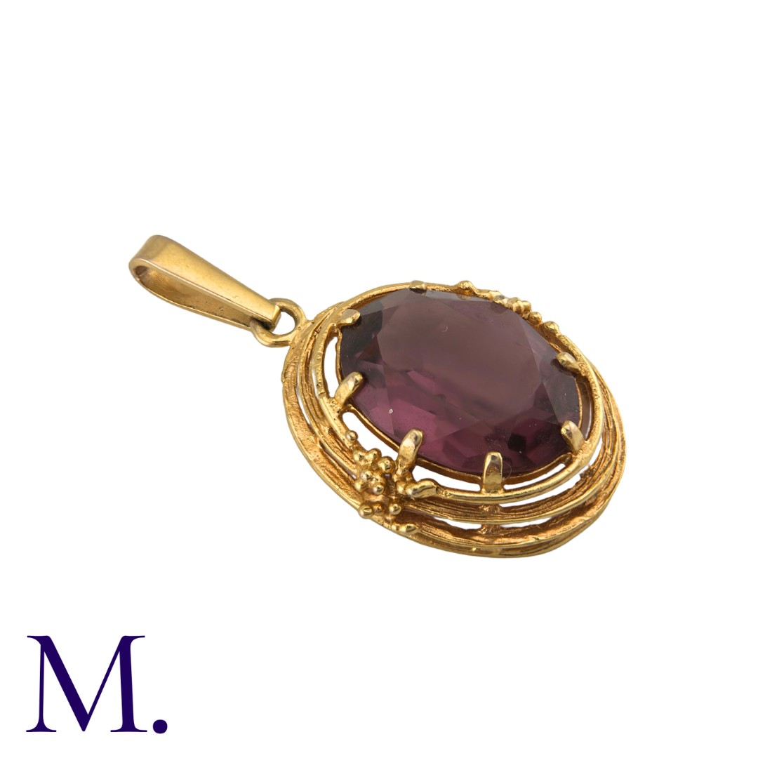 An Purple Stone Pendant in 9k yellow gold, comprising a large oval cut purple stone within a - Image 2 of 3