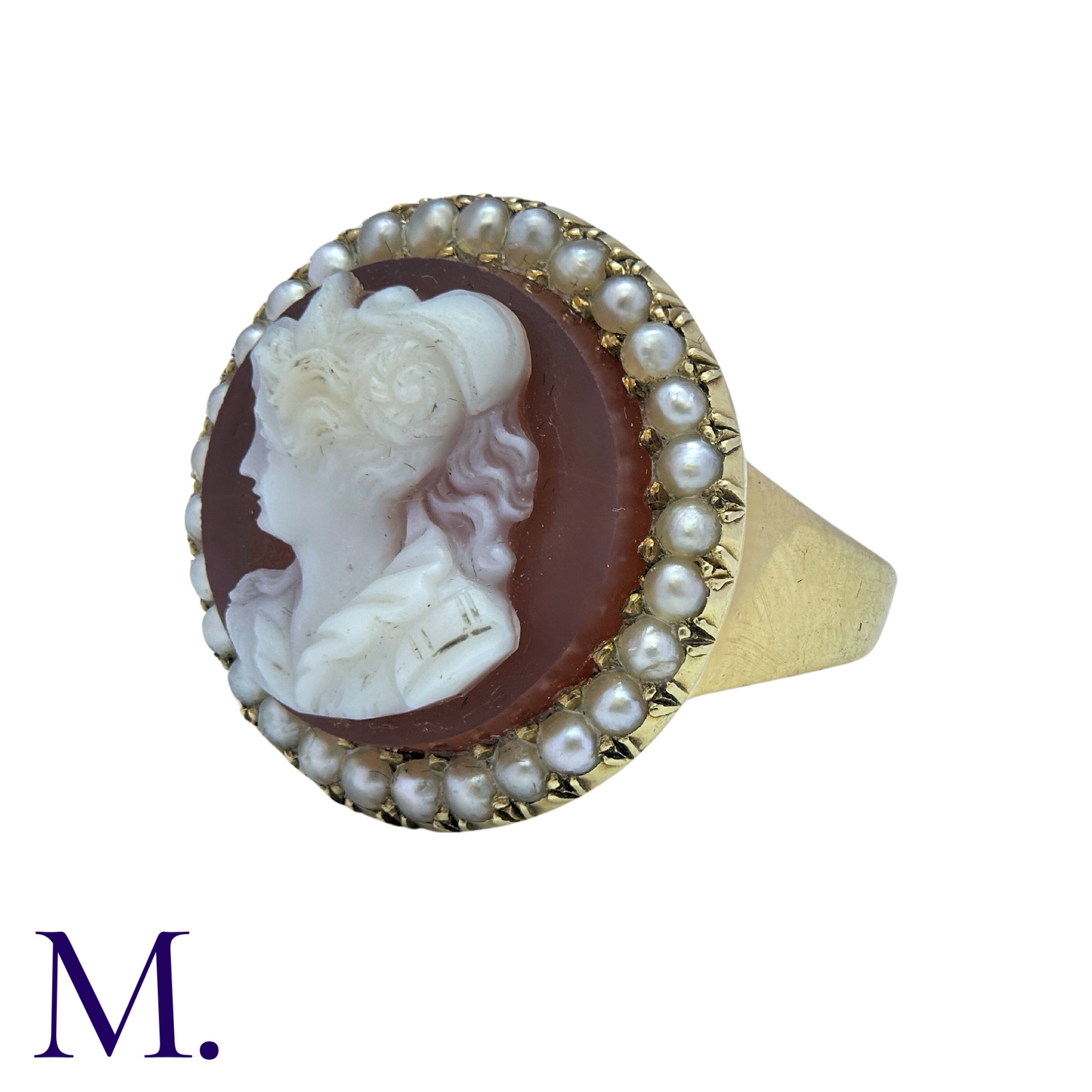 A Hardstone Cameo Ring in 18K yellow gold set with a hardstone cameo depicting a female bust, with - Image 2 of 4