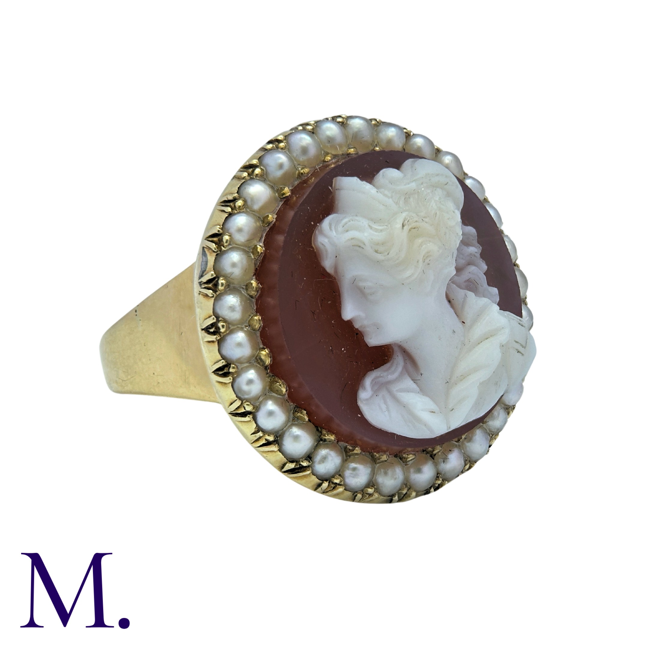 A Hardstone Cameo Ring in 18K yellow gold set with a hardstone cameo depicting a female bust, with - Image 3 of 4
