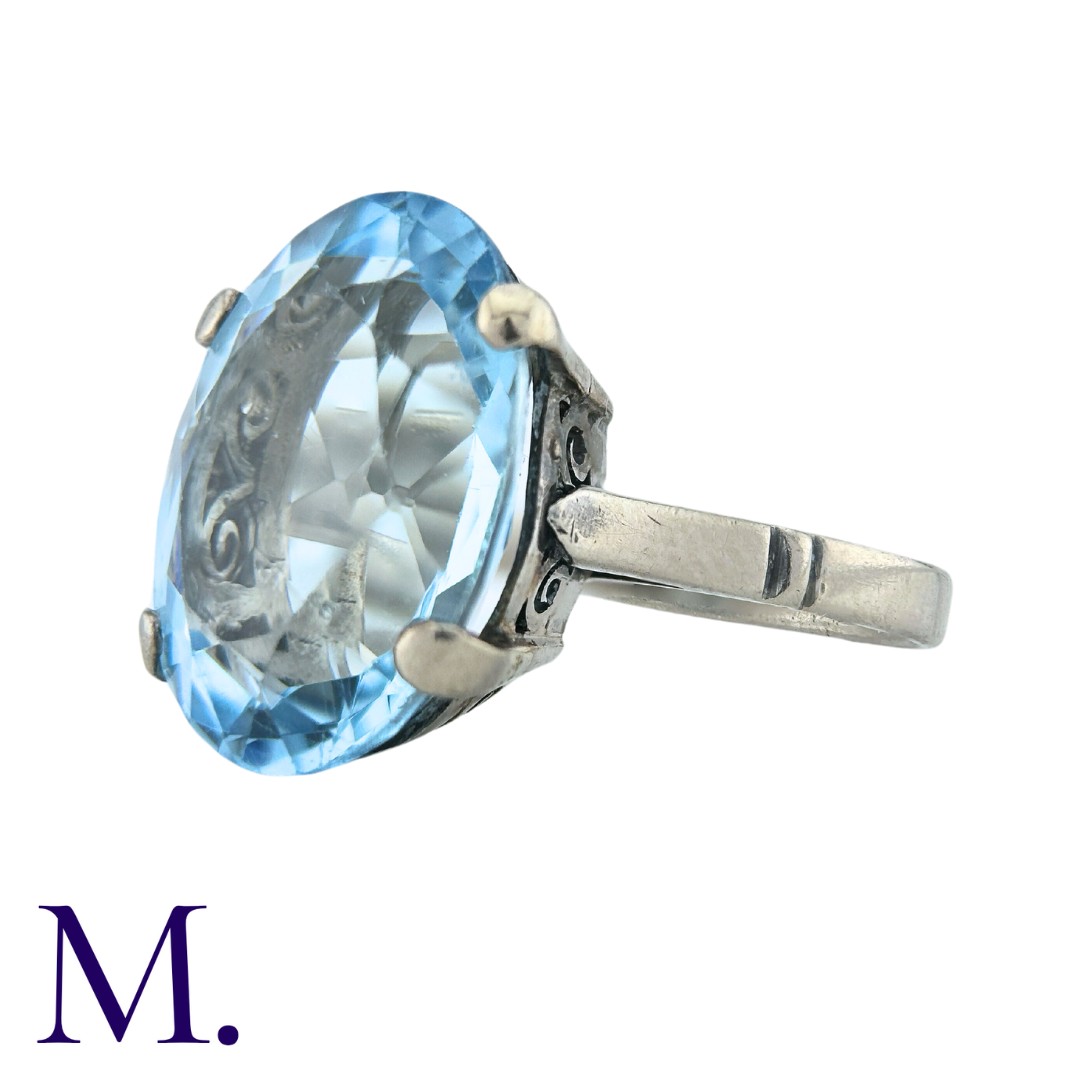 A Topaz Ring in white gold, set with a blue topaz weighing approximately 10.8ct Size: L1/2 Weight: - Bild 2 aus 3