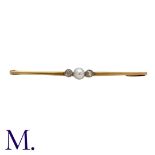 NO RESERVE - A Diamond and Pearl Bar Brooch in 14K yellow gold, set with a pearl to the centre and