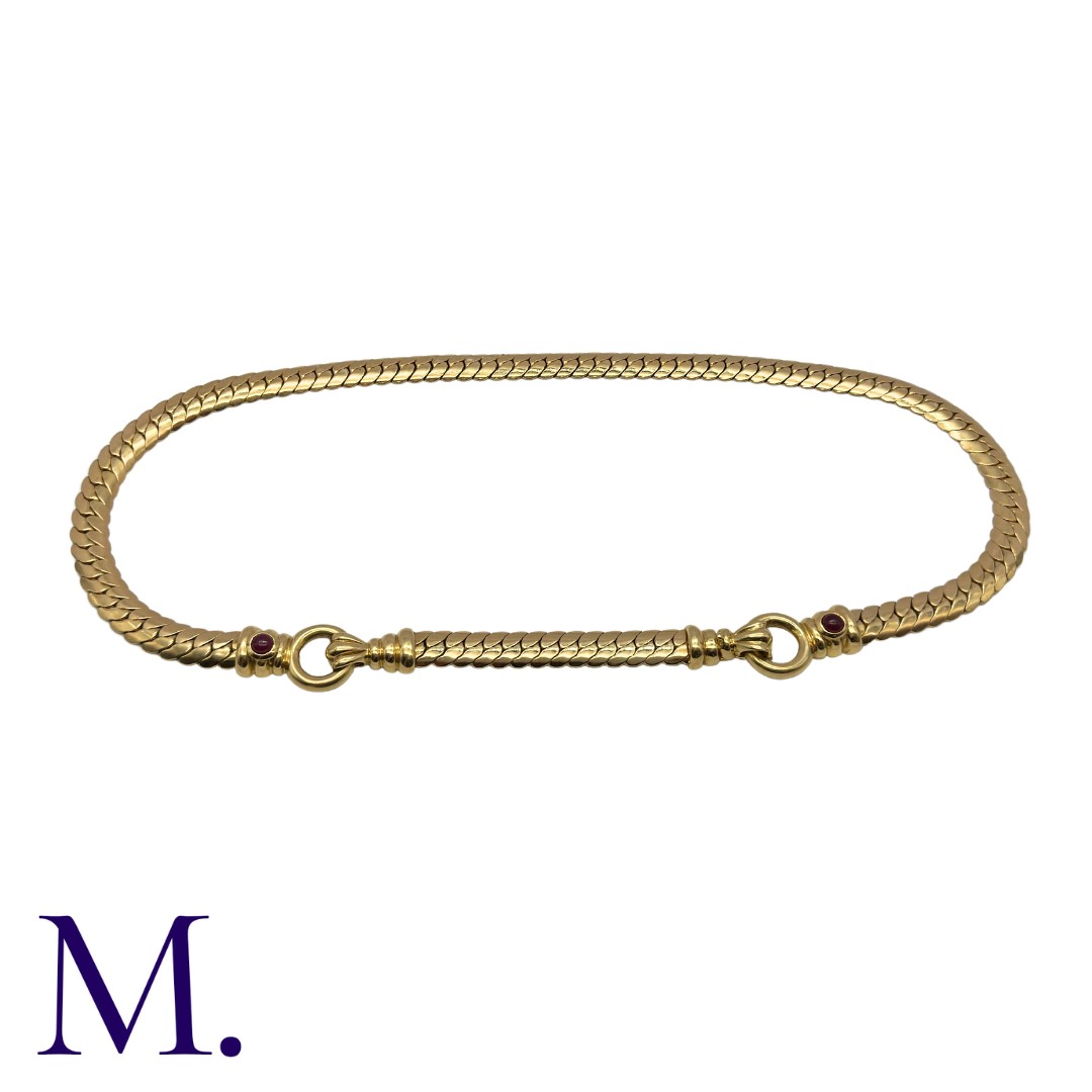 A Gold Collar in 18K yellow gold, set with cabochon red stone highlights. Size: 43cm Weight: 34.3g