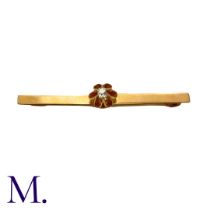 A Diamond Bar Brooch in 15K yellow gold, set with a small old cut diamond. Stamped 15ct. Size: 4.2cm