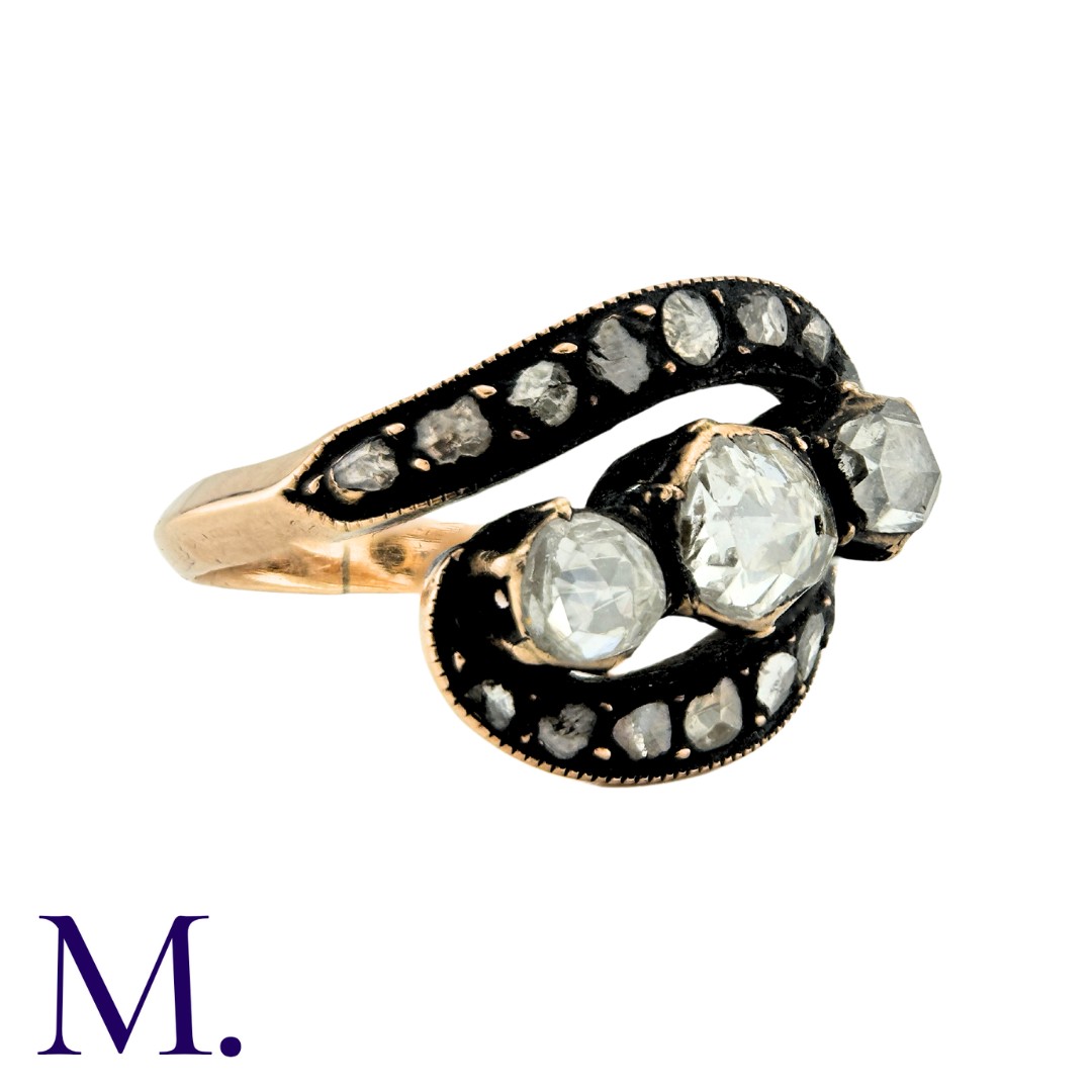 An Antique Diamond Twist Ring in gold and silver. Size: M Weight: 4.4g - Image 2 of 2