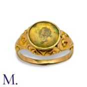 A Duke Of Wellington Signet Ring in yellow gold, with a glass locket depicting a side profile