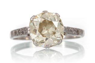 DIAMOND SOLITAIRE RING,