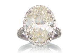 IMPRESSIVE DIAMOND SOLITAIRE RING,