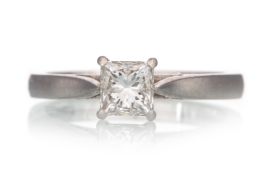 DIAMOND SOLITAIRE RING,