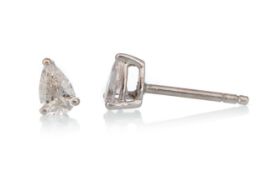 CERTIFICATED PAIR OF DIAMOND STUD EARRINGS,