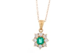 EMERALD AND DIAMOND CLUSTER PENDANT,