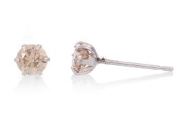 PAIR OF DIAMOND SOLITAIRE STUD EARRINGS,