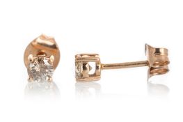 PAIR OF COGNAC DIAMOND STUD EARRINGS,