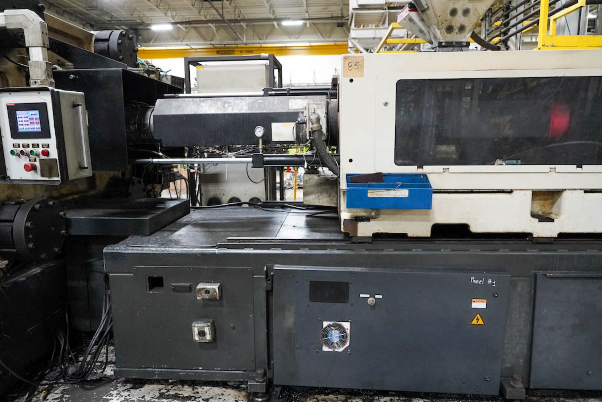 Milacron NT750, 750 Ton Injection Molding Press - Image 4 of 10