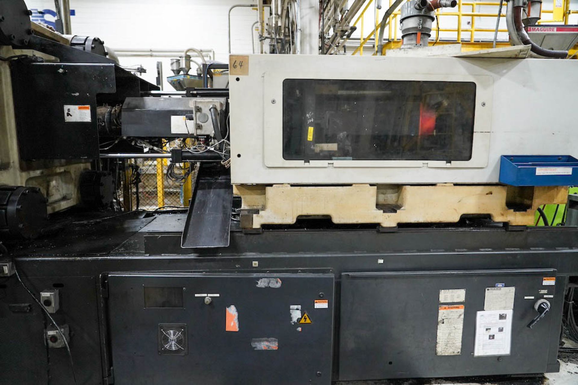 Milacron NT550, 550 Ton Injection Molding Press - Image 9 of 11
