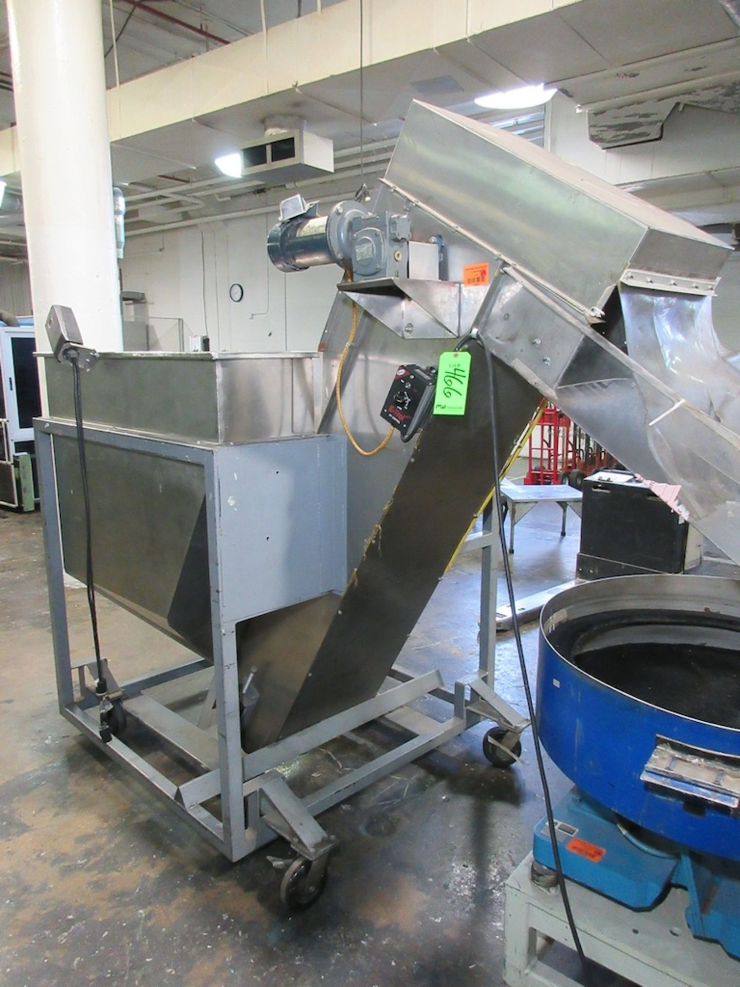 Mobile Bottle Hopper with Incline Belt Conveyor