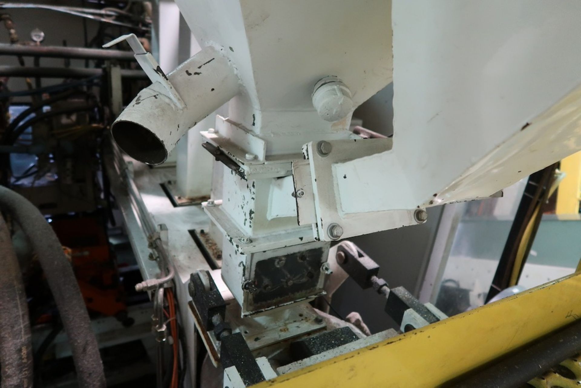 Material Hopper with RL Systems Vacuum Material Loader - Image 2 of 2