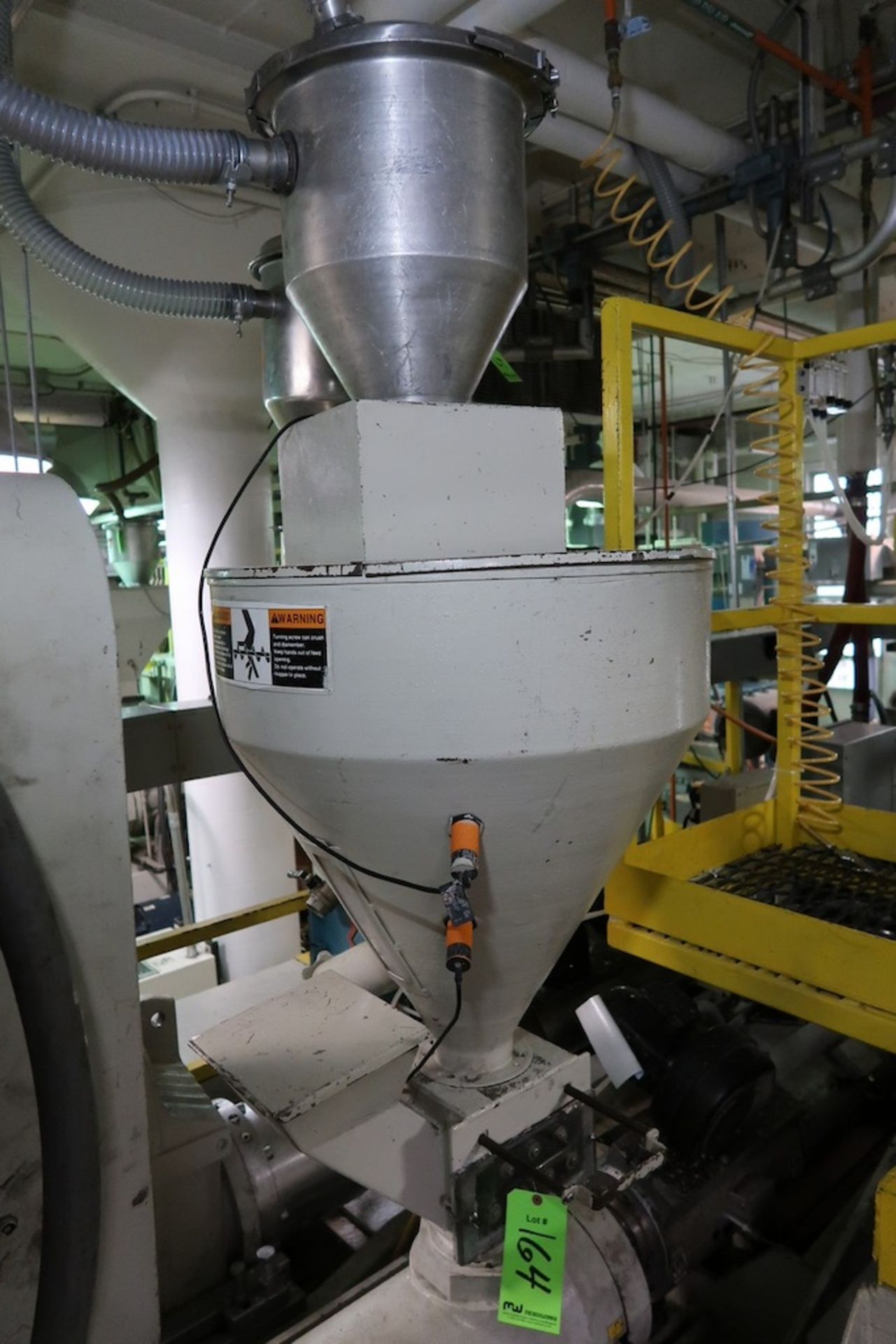Material Hopper with RL Systems Vacuum Material Loader - Image 2 of 2