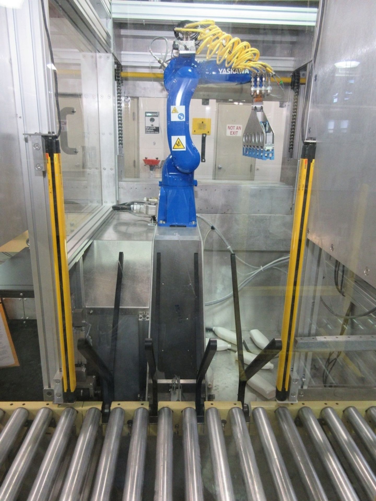 Yaskawa YR-1-06VX8-A00 Bottle Packing Robot System w/Conveyors, New in 2021 - Image 8 of 14