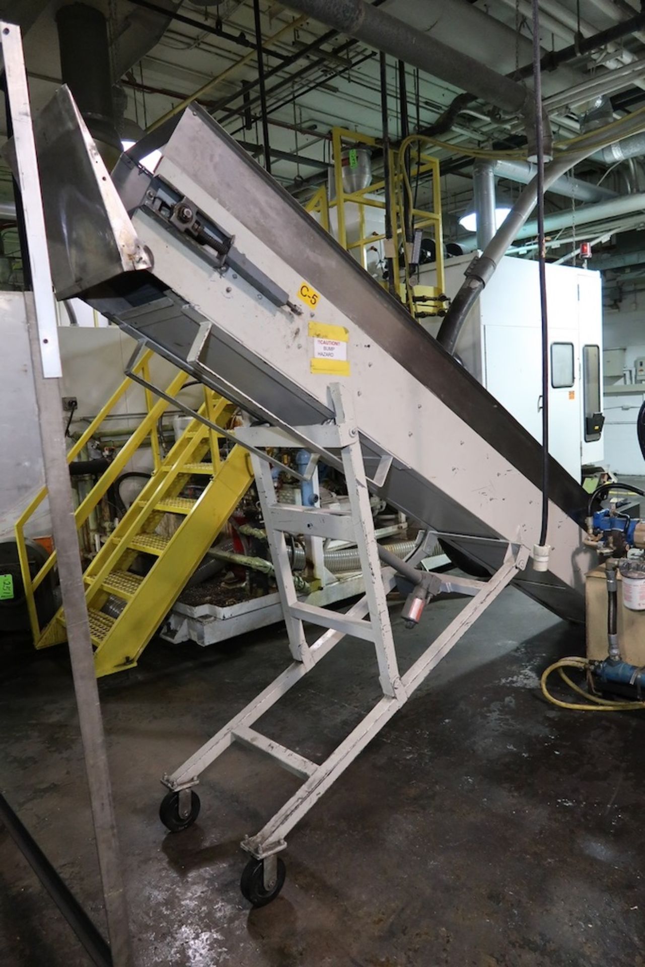 18"x15' Adjustable Height Motorized Incline Belt Conveyor with Part Sorting Bin - Image 2 of 3