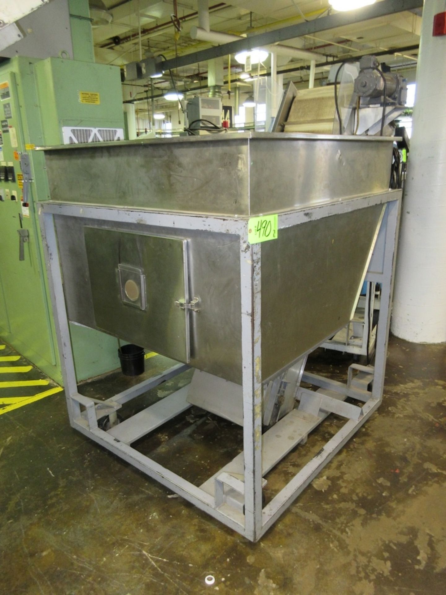 Mobile Bottle Hopper with 18" Incline Belt Conveyor - Image 2 of 4