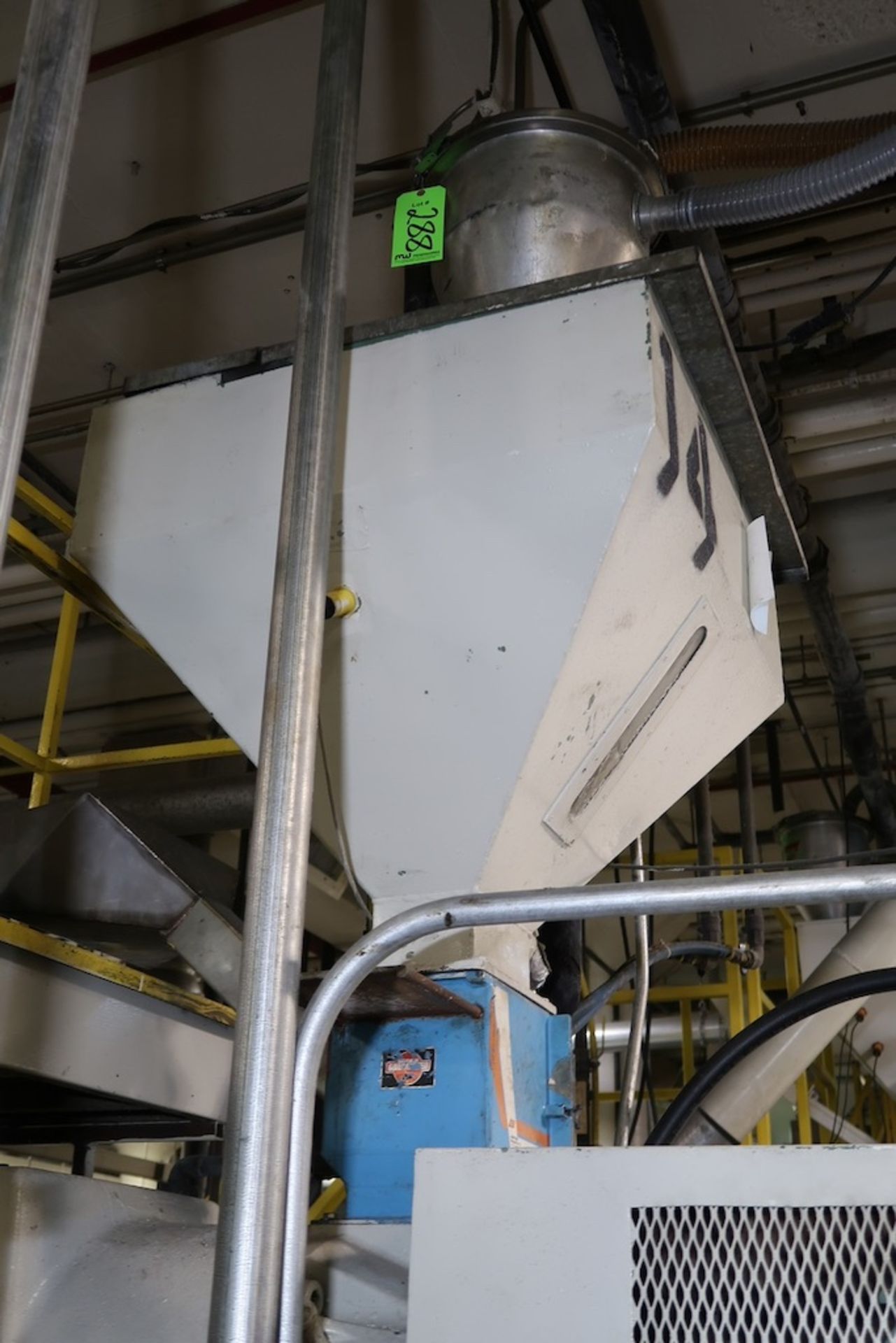 Material Hopper with Foremost Vacuum Material Loader - Image 2 of 2