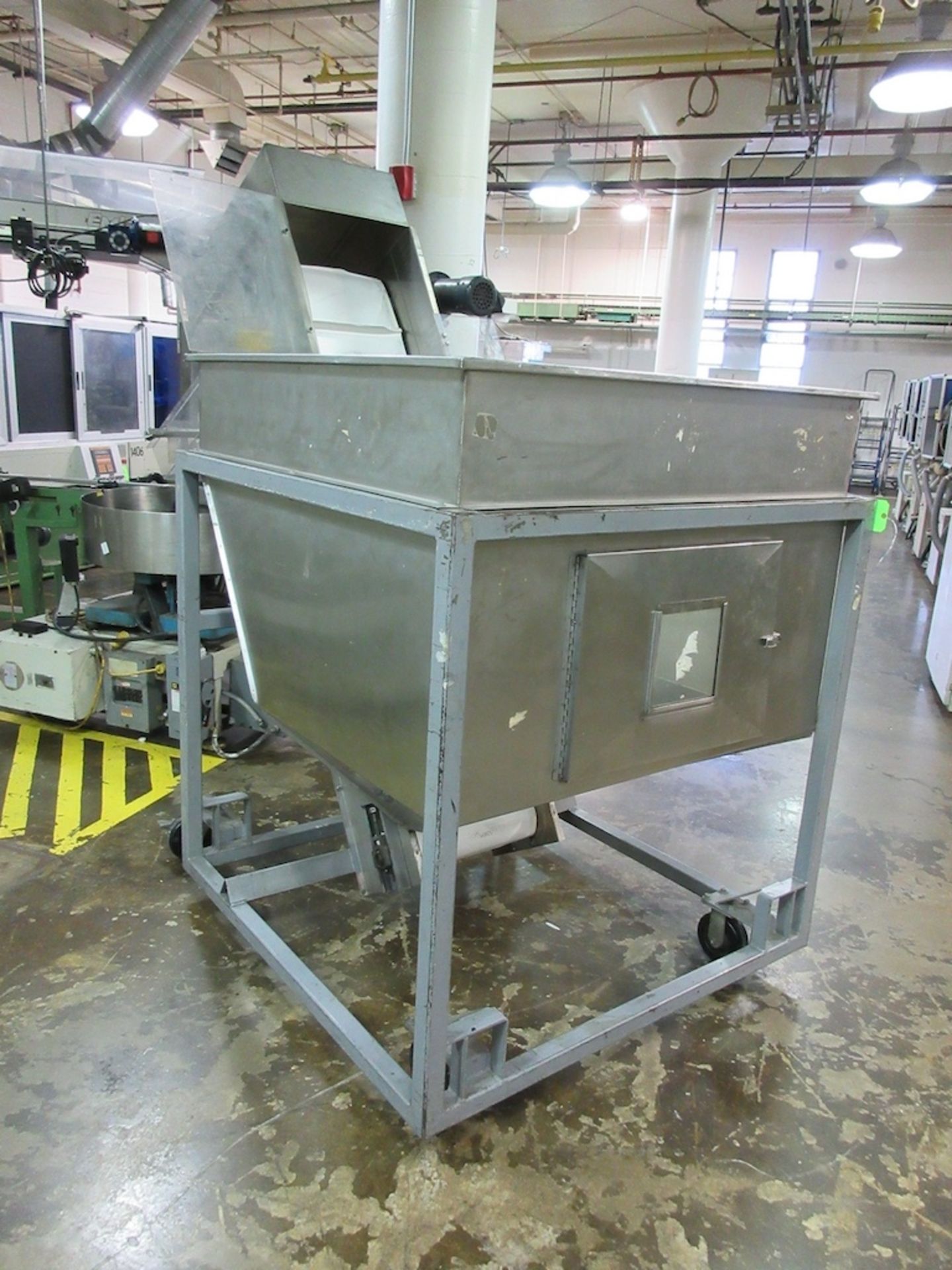 Mobile Bottle Hopper with 18" Incline Belt Conveyor - Image 2 of 4