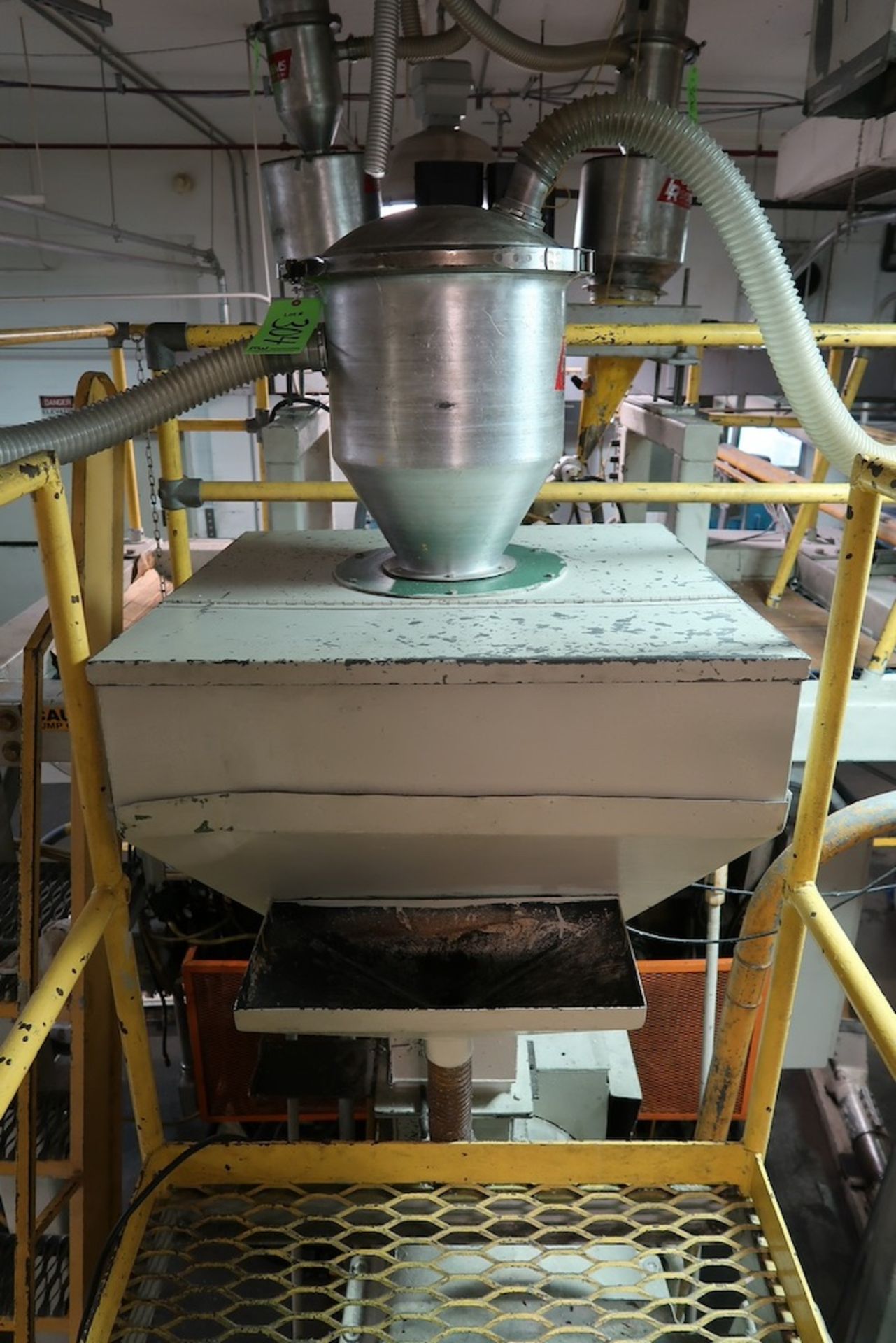 Material Hopper with RL Systems Vacuum Material Loader