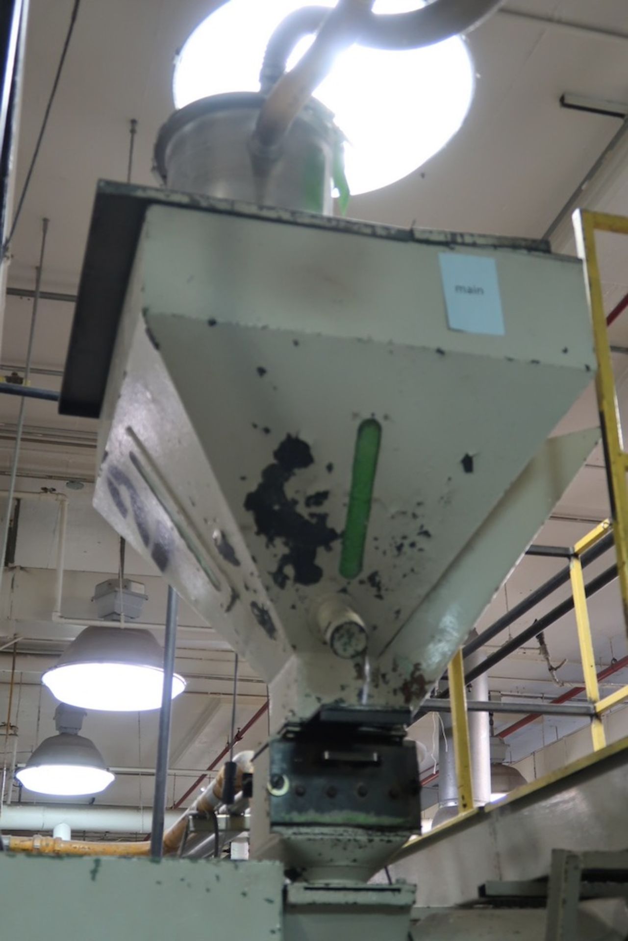 Material Hopper with RL Systems Vacuum Material Loader - Image 3 of 3
