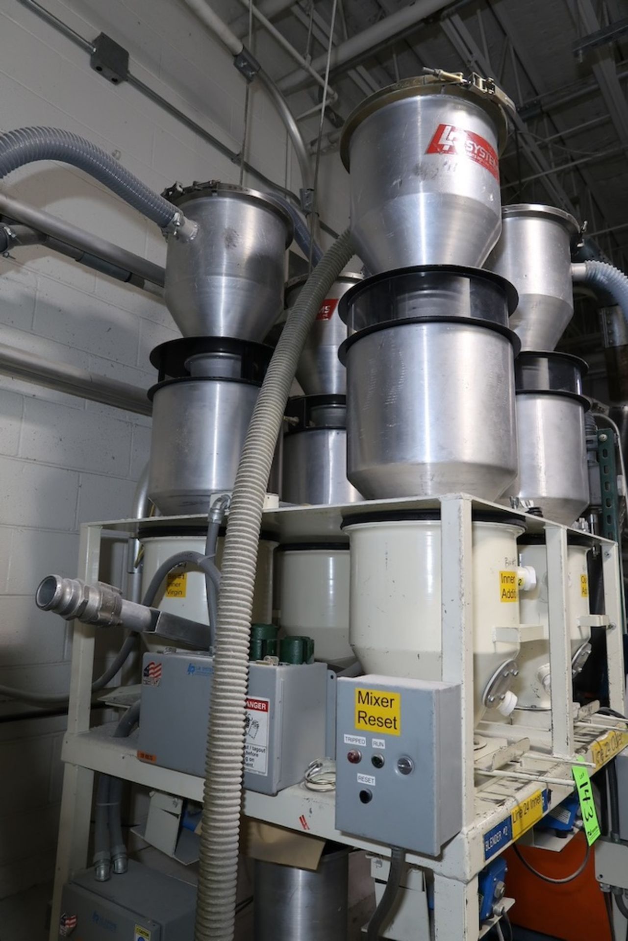 L-R Systems WSB-104DP 4-Hopper Twin Volumetric Blender with Vacuum Loaders - Image 3 of 8