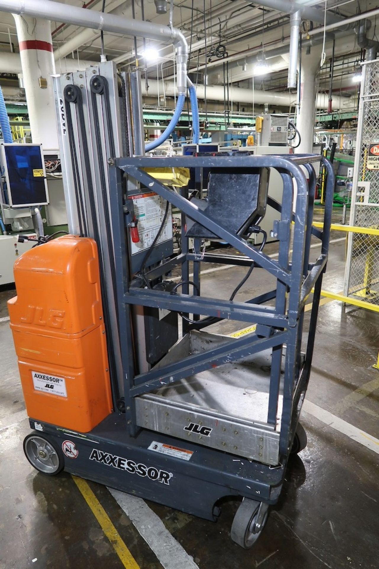 JLG 350-Lb. Electric Scissor Lift - Image 3 of 7