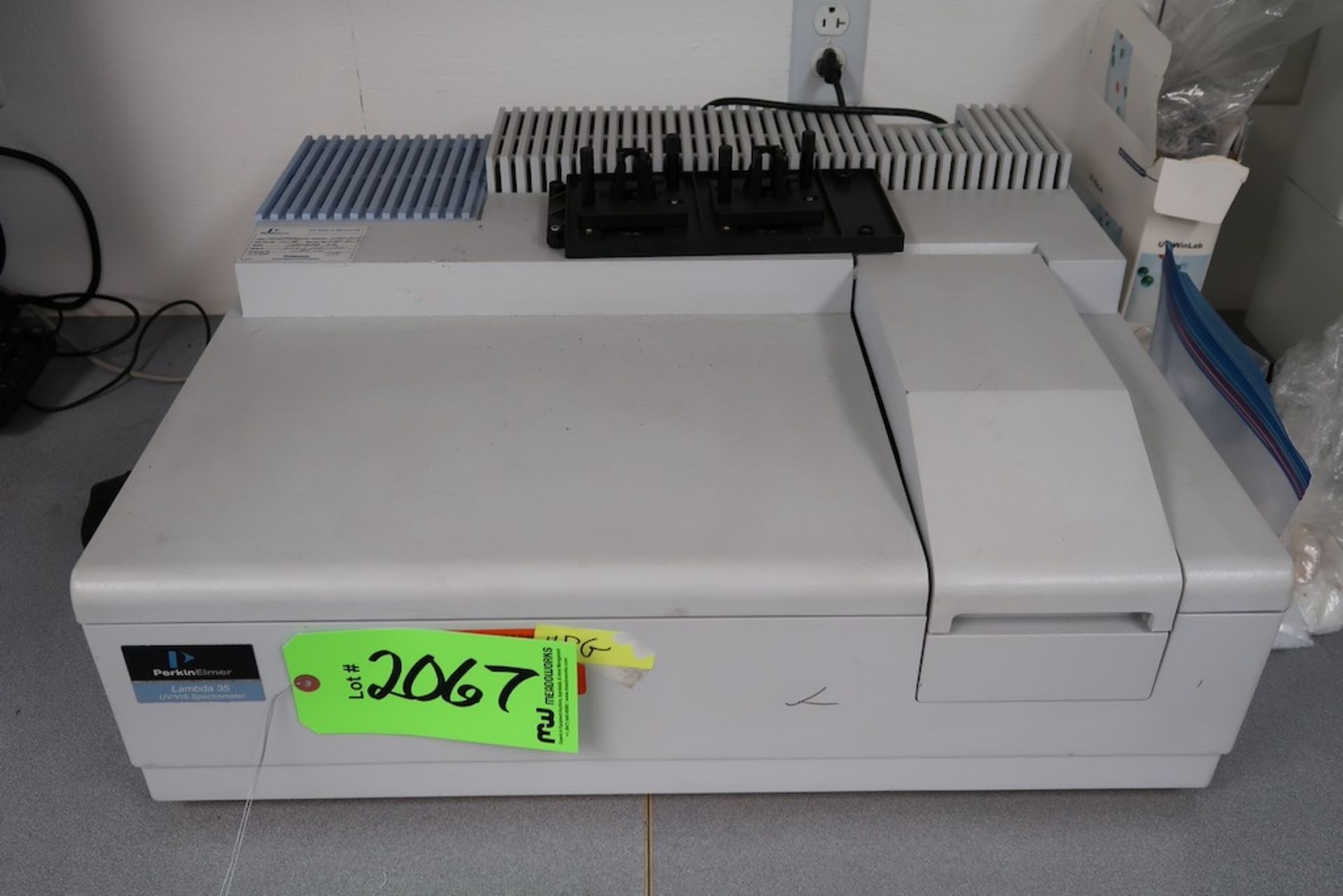 Perkin Elmer Lambda 35 UV/VIS Spectrometer