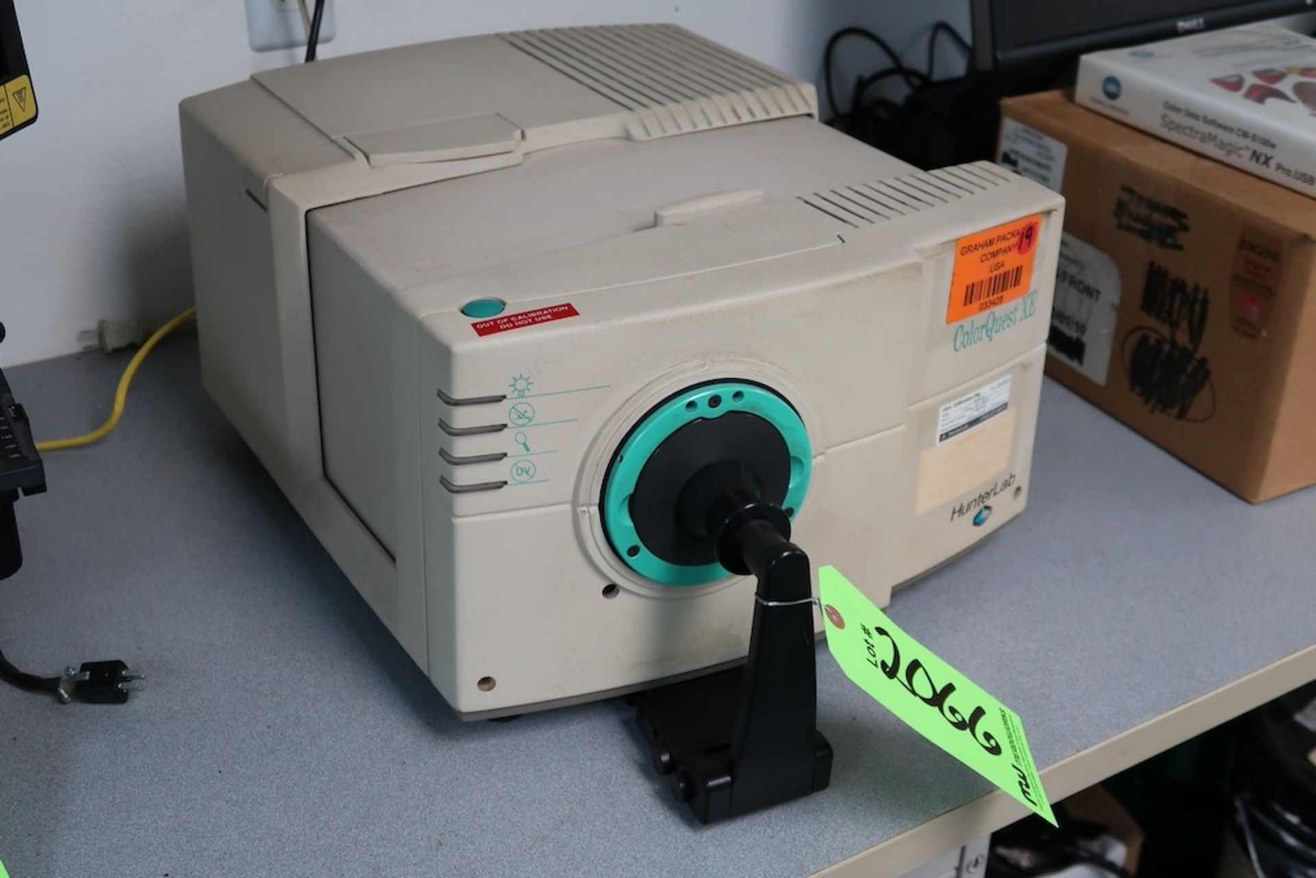 Hunter Lab ColorQuest XE Spectrophotometer