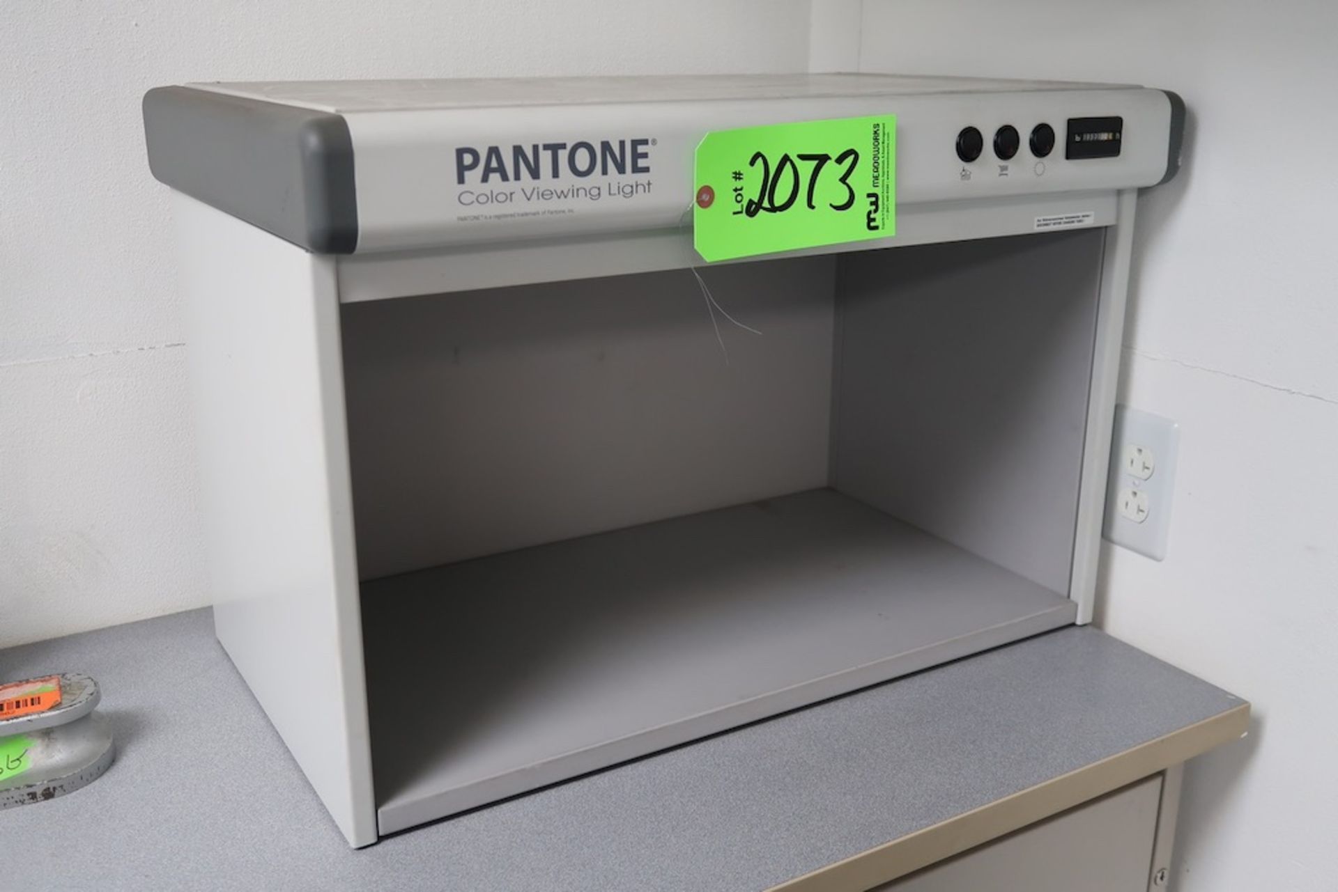 Pantone Color Viewing Light Booth