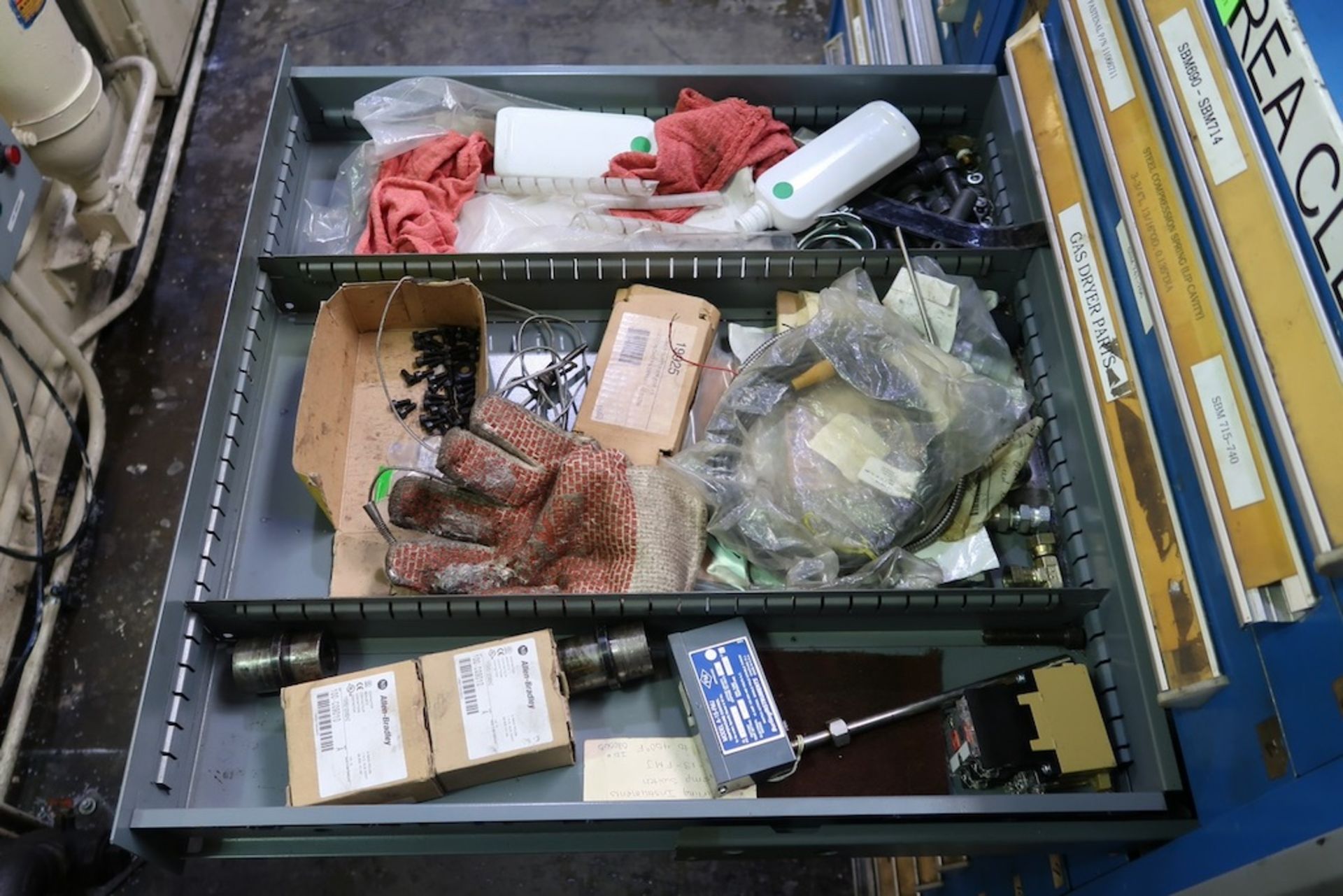 Vidmar 12-Drawer Heavy Duty Storage Cabinet with Misc. Machine Parts, Etc. - Image 5 of 12