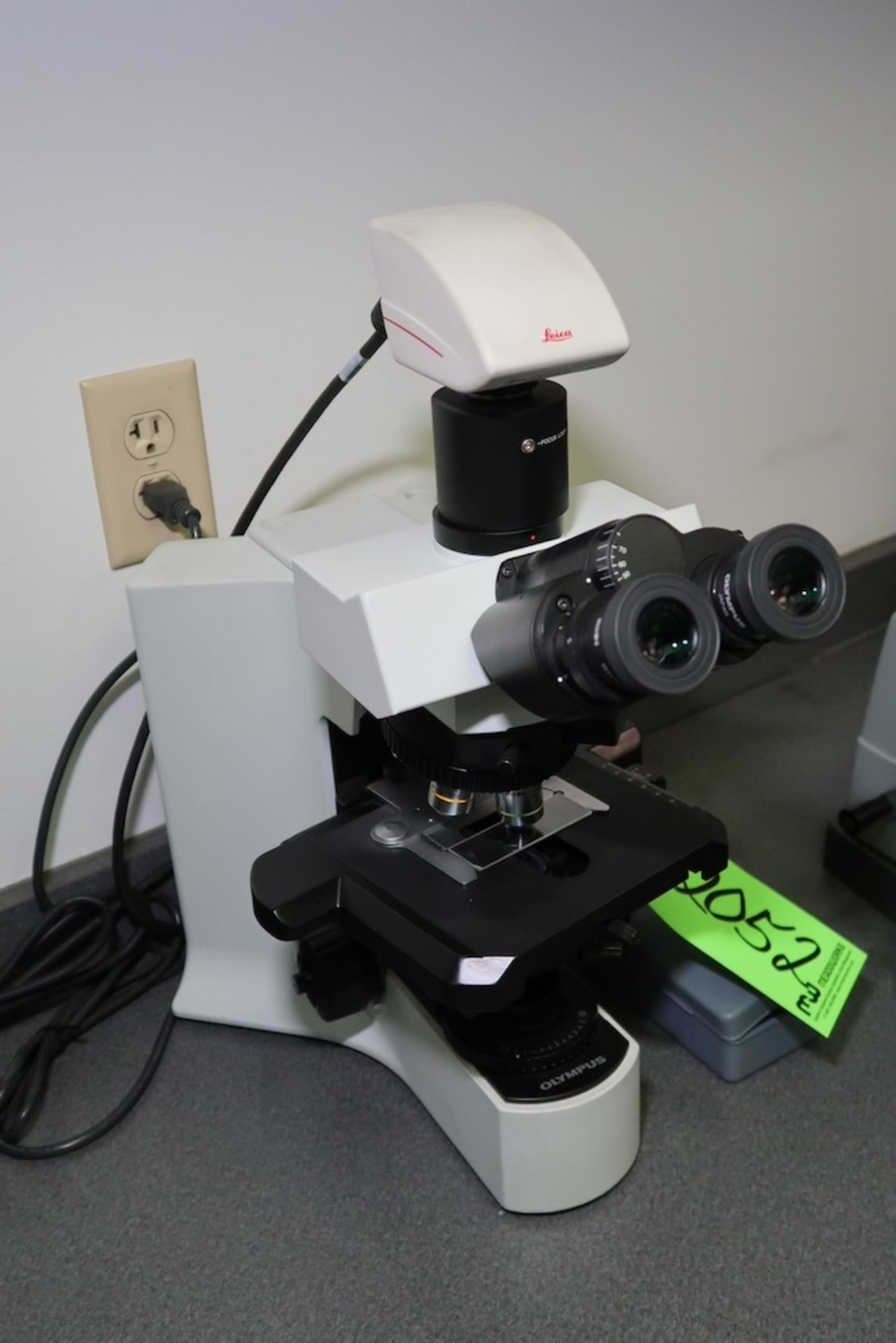 Olympus EX41 Benchtop Microscope with Accessories - Image 2 of 6