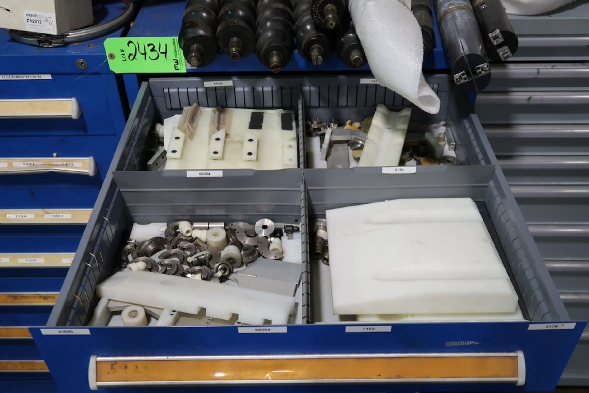 Vidmar 7-Drawer Heavy Duty Storage Cabinet with Misc. HSM Dies, Etc. - Image 2 of 8