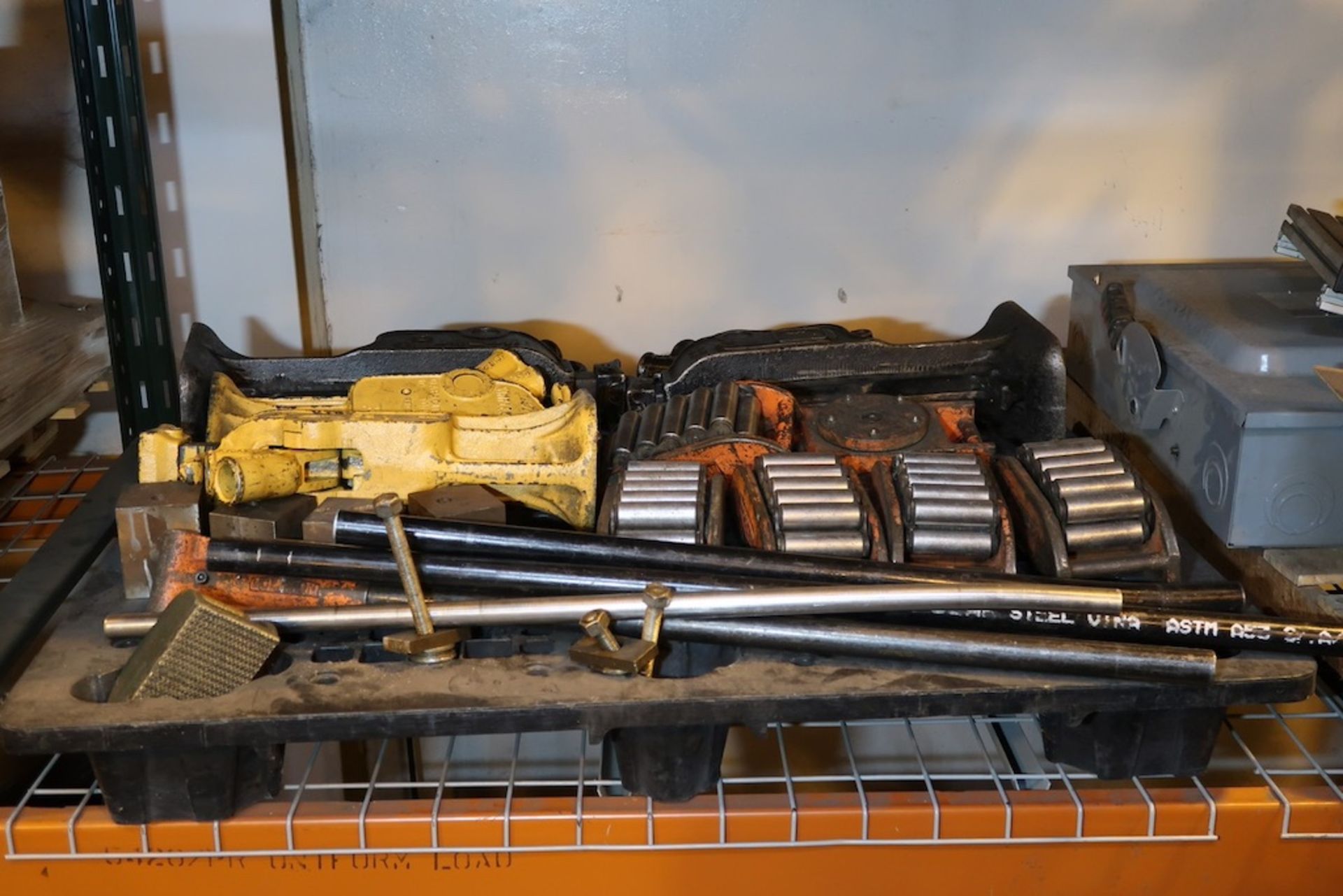 Contents of (1) Sections of Pallet Racking, Including Misc. Machine Parts, Etc. - Bild 4 aus 7