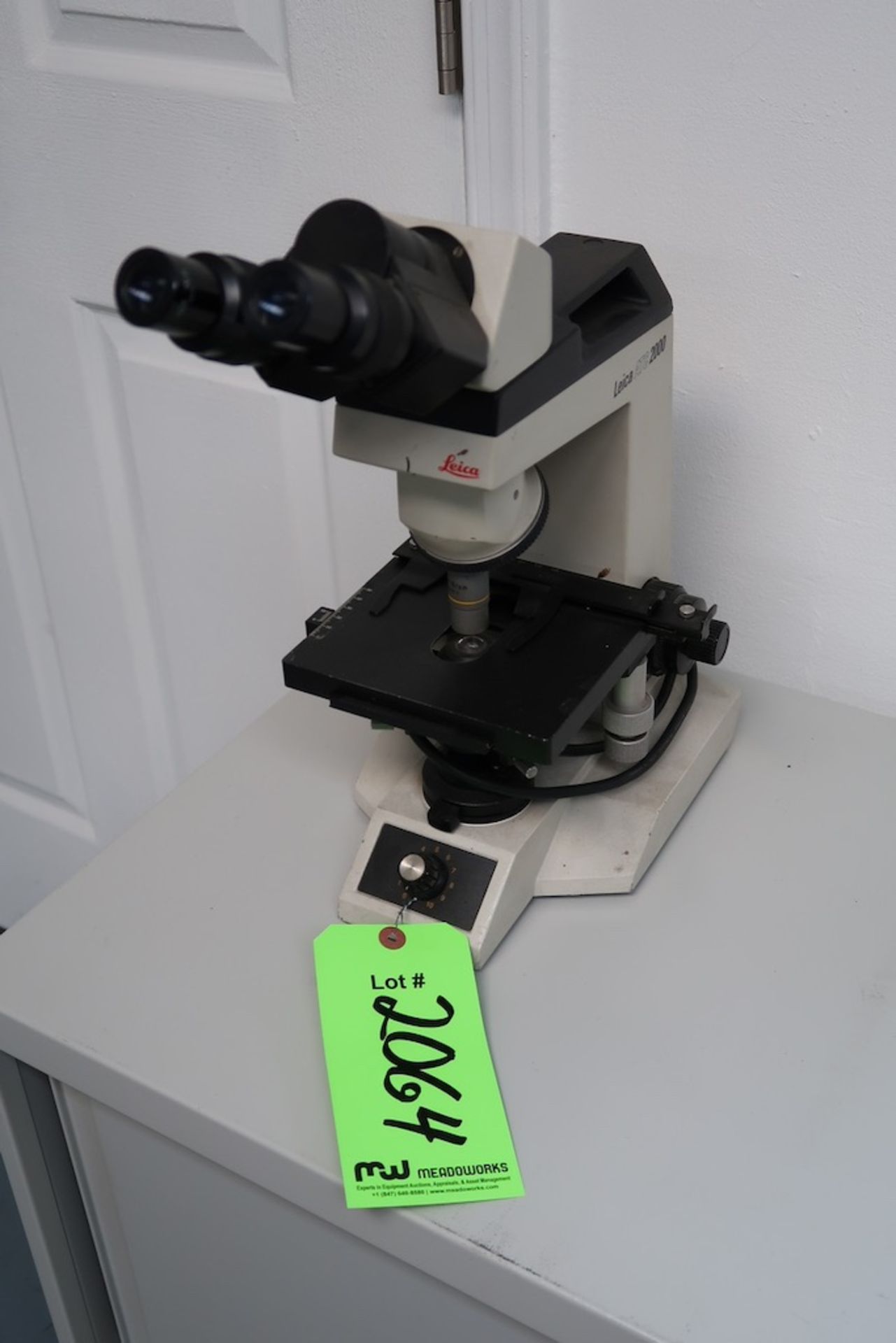 Leica ATC 2000 Benchtop Microscope