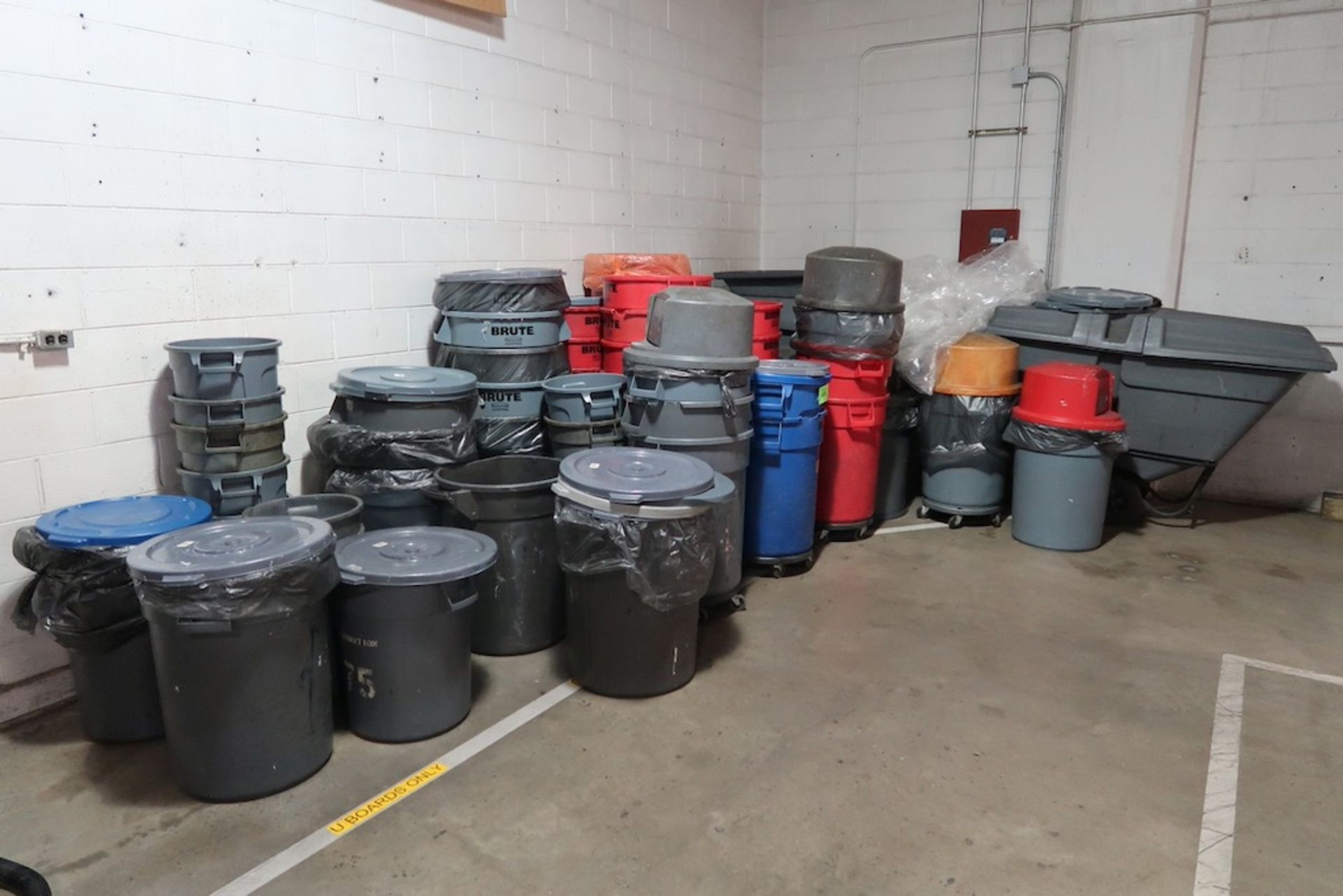 Large Qty of Rubbermaid Brute Trash Cans