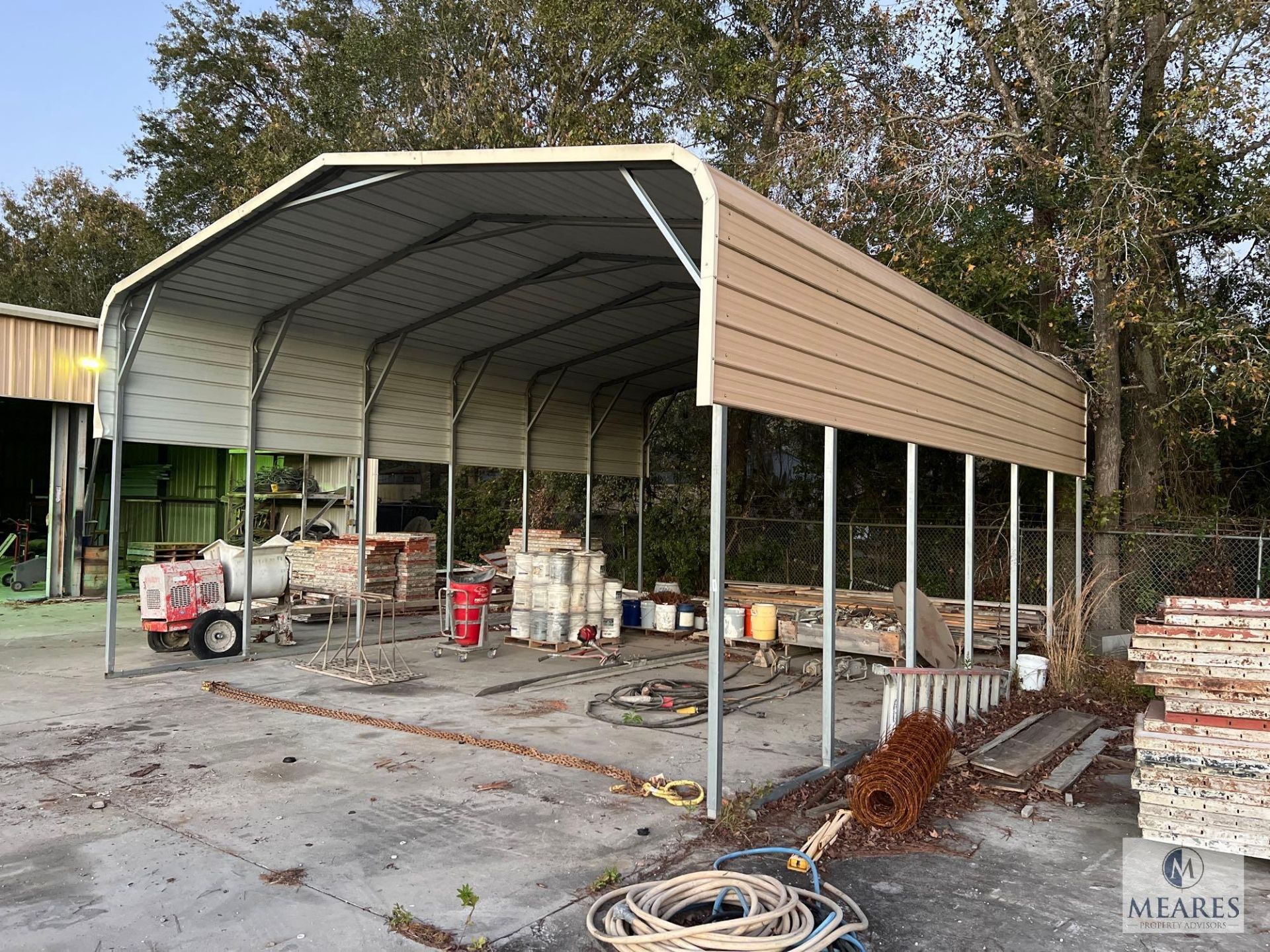 Carport Structure on Property - Bild 2 aus 6