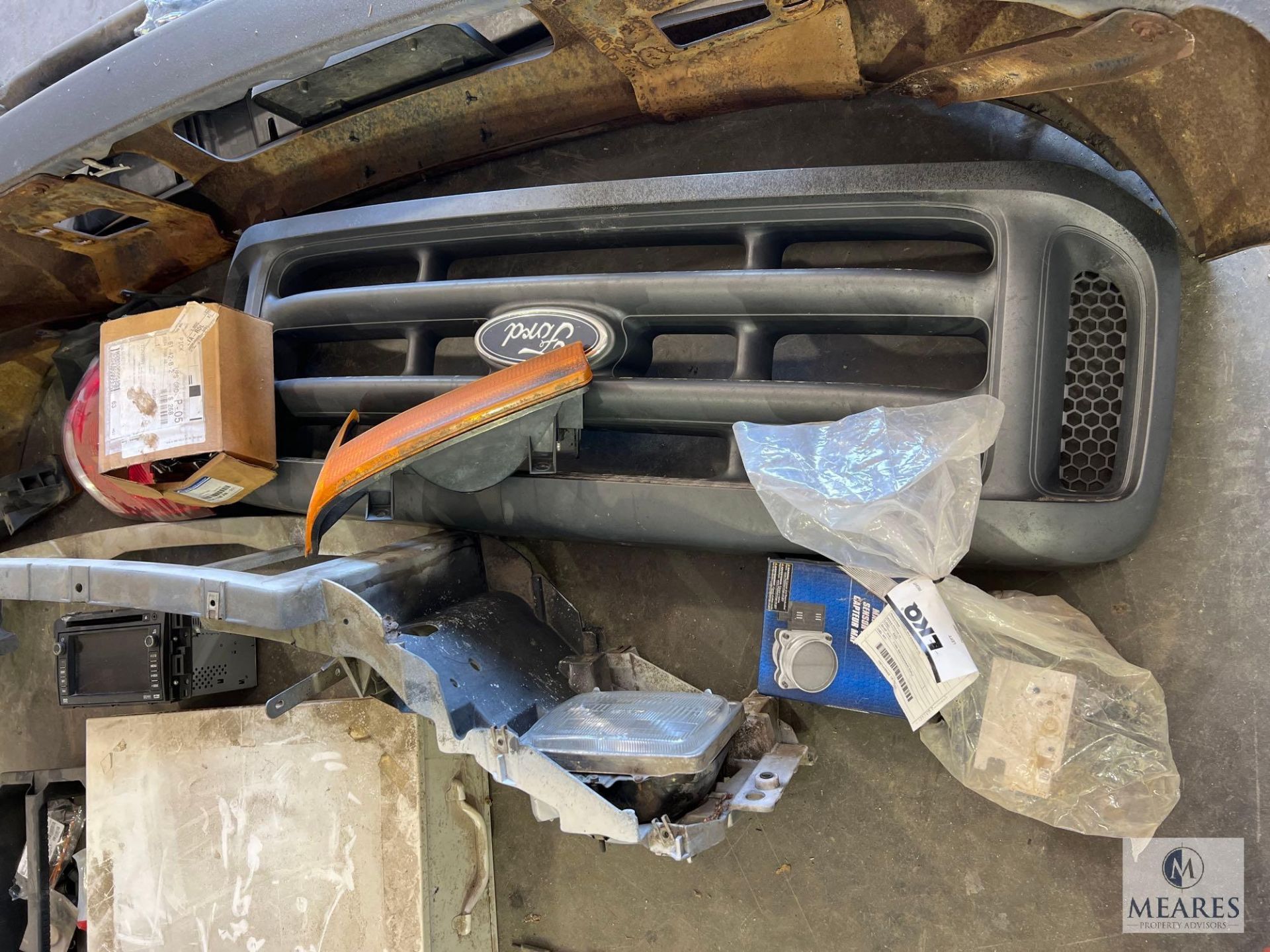 Mixed Lot of Truck Parts - Image 5 of 8