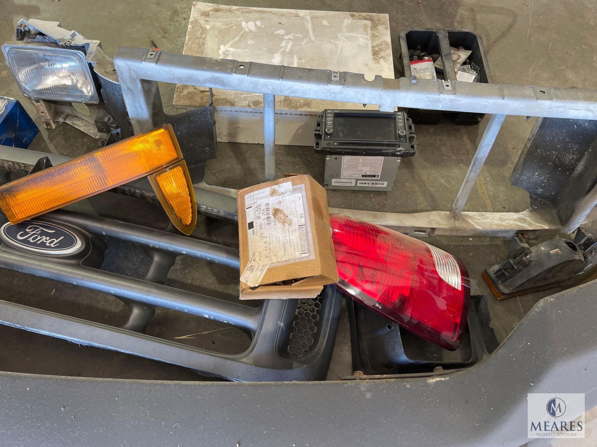 Mixed Lot of Truck Parts - Image 4 of 8