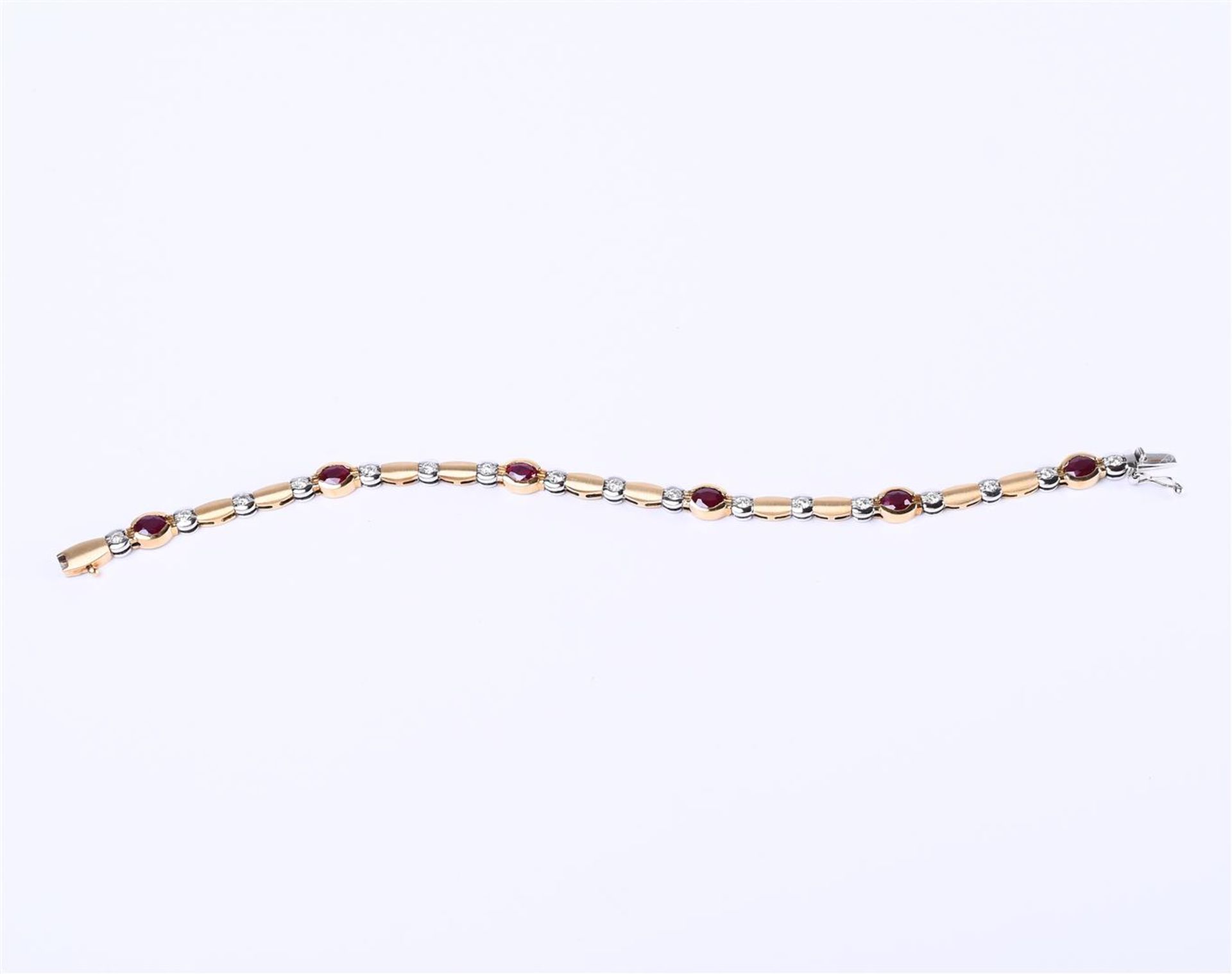 18 carat bicolor ladies bracelet alternating with oval matted and round polished links - Bild 2 aus 5
