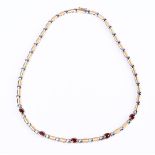 18 carat bicolor ladies necklace, alternating with round polished and oval matted links