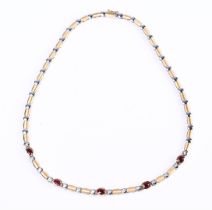 18 carat bicolor ladies necklace, alternating with round polished and oval matted links