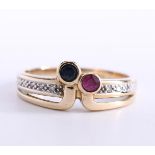 14 kt yellow gold fantasy ring set with a brilliant cut ruby and blue sapphire
