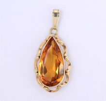 14kt gold pendant set with pear cut citrine. Pendant weight: 3.9 grams. Hallmark present